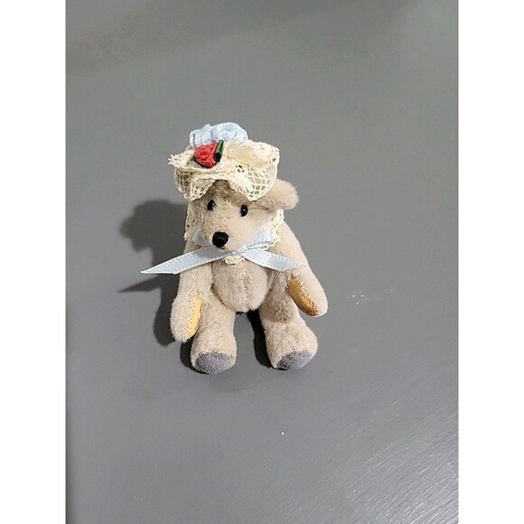 LITTLE GEM PLUSH MINIATURE BEAR- Sarah 1995 - EUC - Picture 1 of 7